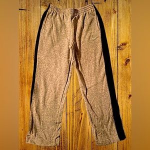 Boys Nike Sweatpants gray, size 7, great condition.